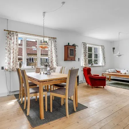 Nyaraló Stunning In With Wifi Østermarie